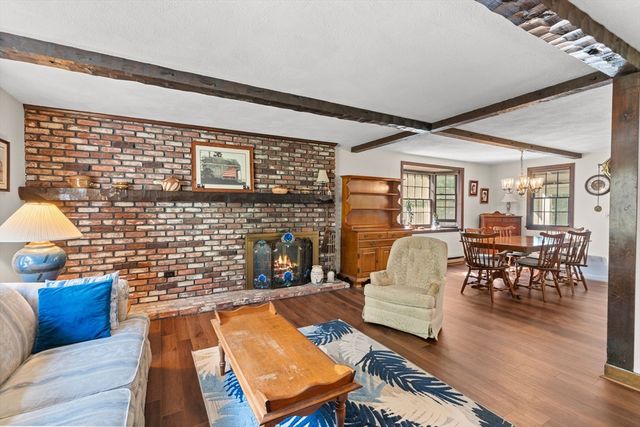 88 Upland Rd, Plympton, MA 02367