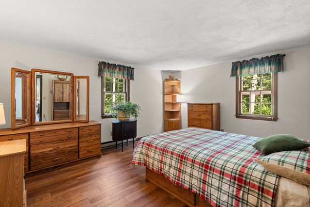 88 Upland Rd, Plympton, MA 02367
