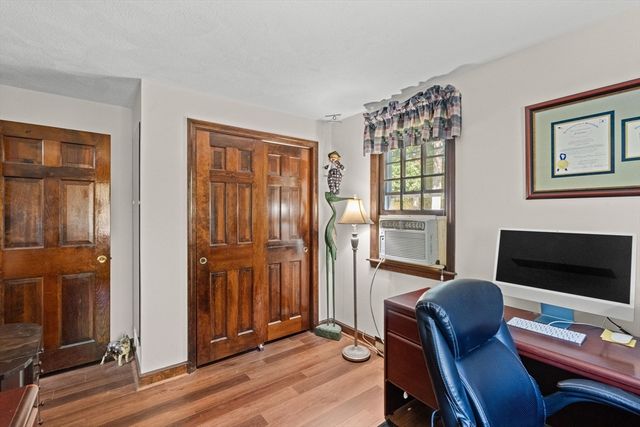 88 Upland Rd, Plympton, MA 02367