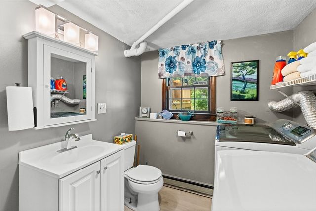 88 Upland Rd, Plympton, MA 02367