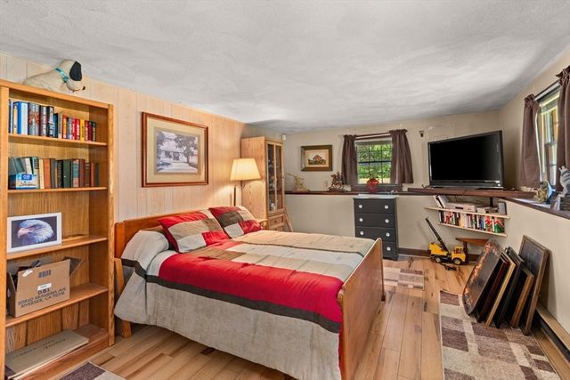 88 Upland Rd, Plympton, MA 02367