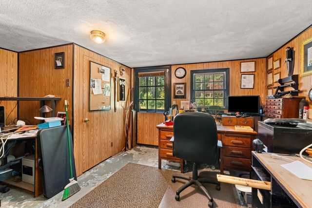 88 Upland Rd, Plympton, MA 02367