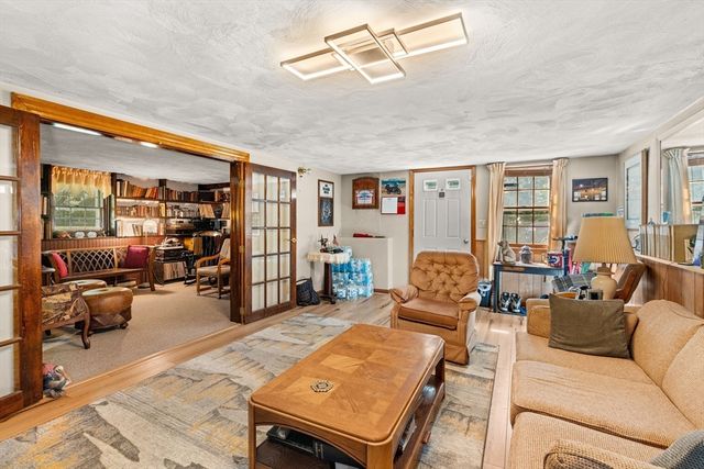 88 Upland Rd, Plympton, MA 02367