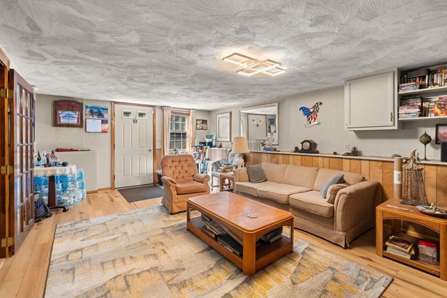 88 Upland Rd, Plympton, MA 02367