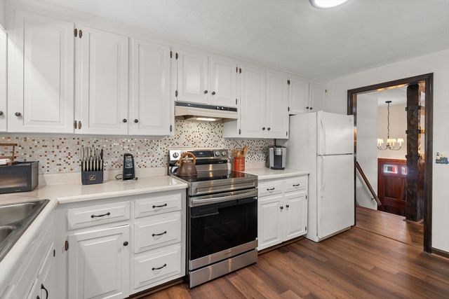88 Upland Rd, Plympton, MA 02367