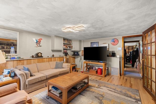 88 Upland Rd, Plympton, MA 02367
