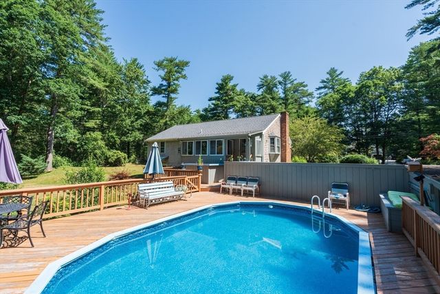 88 Upland Rd, Plympton, MA 02367