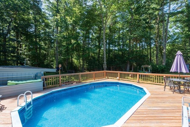 88 Upland Rd, Plympton, MA 02367