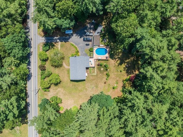 88 Upland Rd, Plympton, MA 02367