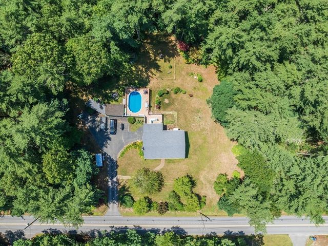 88 Upland Rd, Plympton, MA 02367