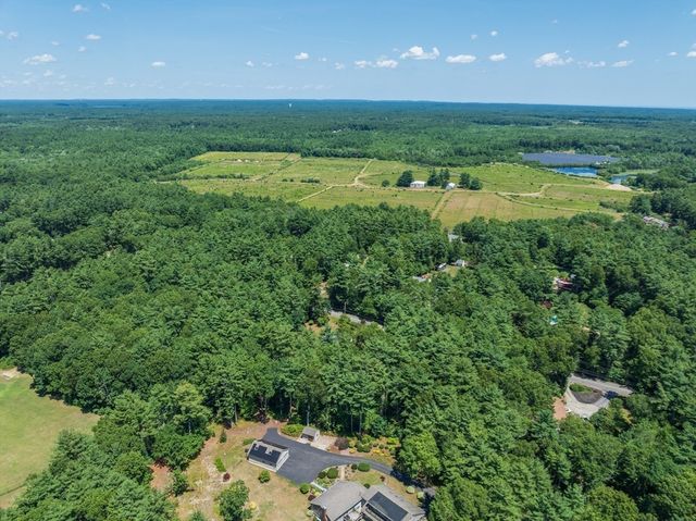 88 Upland Rd, Plympton, MA 02367