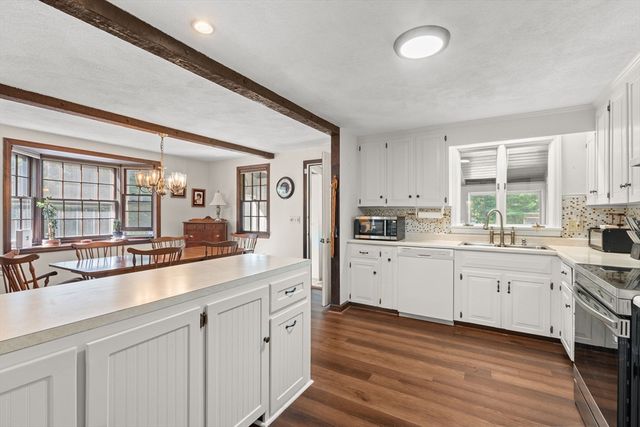 88 Upland Rd, Plympton, MA 02367