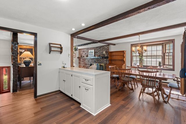 88 Upland Rd, Plympton, MA 02367