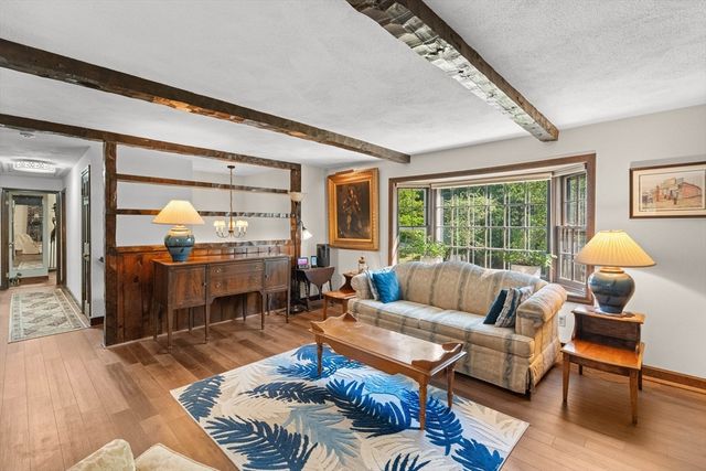 88 Upland Rd, Plympton, MA 02367