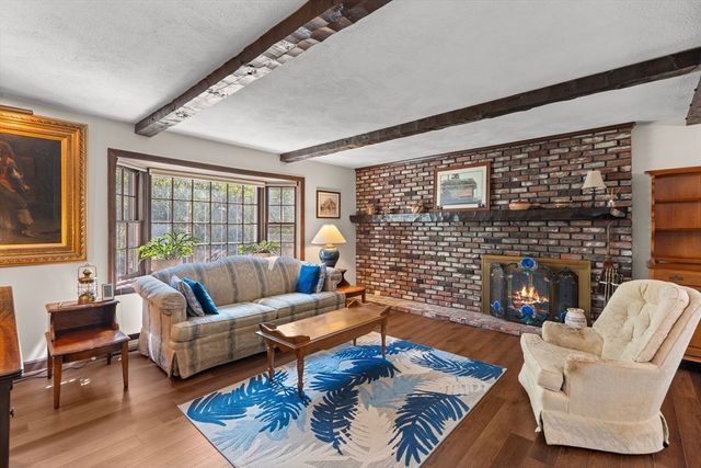 88 Upland Rd, Plympton, MA 02367