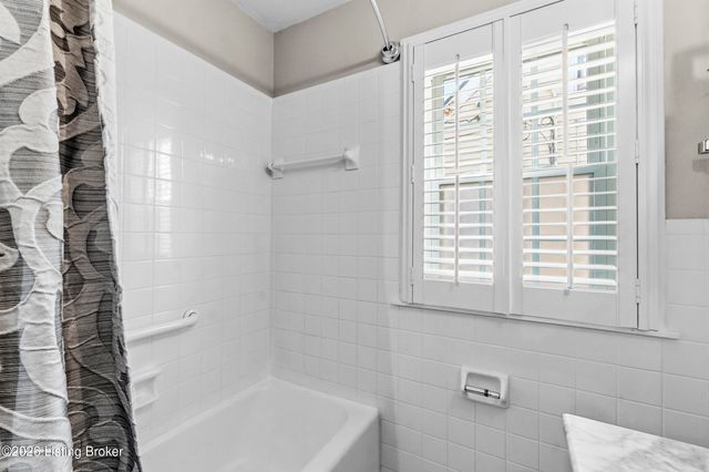 4215 Churchill Rd, Louisville, KY 40207