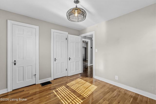 4215 Churchill Rd, Louisville, KY 40207