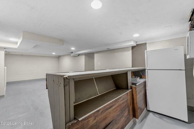 4215 Churchill Rd, Louisville, KY 40207