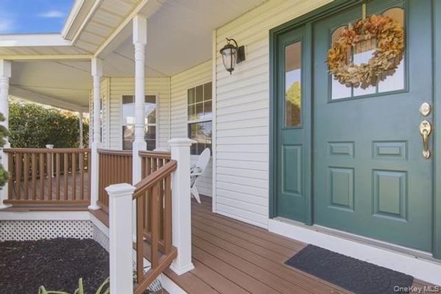 5 Old Neck Court, Manorville, NY 11949
