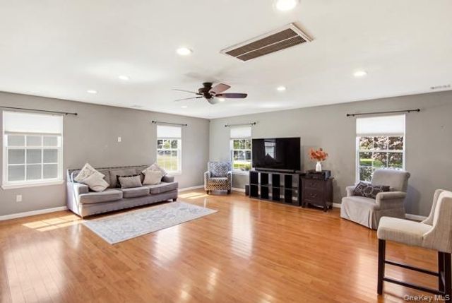 5 Old Neck Court, Manorville, NY 11949
