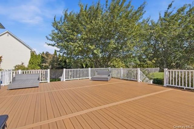 5 Old Neck Court, Manorville, NY 11949
