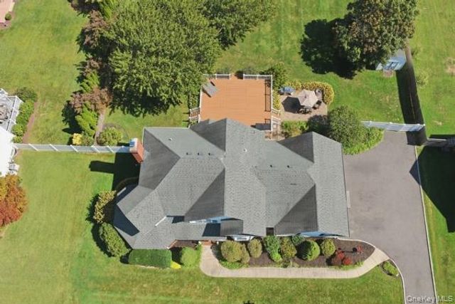 5 Old Neck Court, Manorville, NY 11949