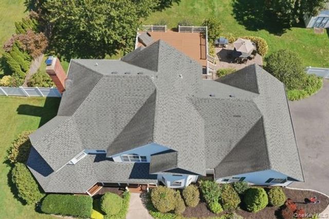 5 Old Neck Court, Manorville, NY 11949