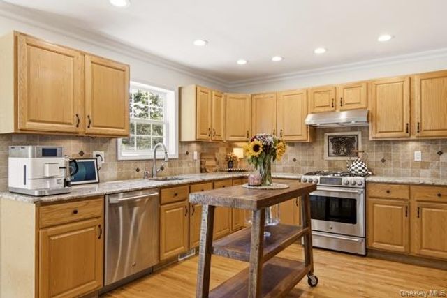 5 Old Neck Court, Manorville, NY 11949