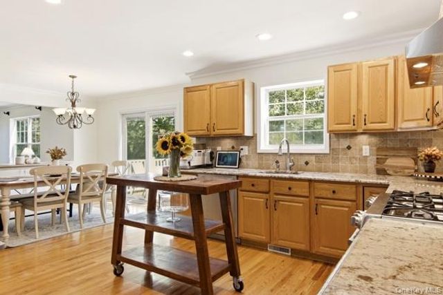 5 Old Neck Court, Manorville, NY 11949