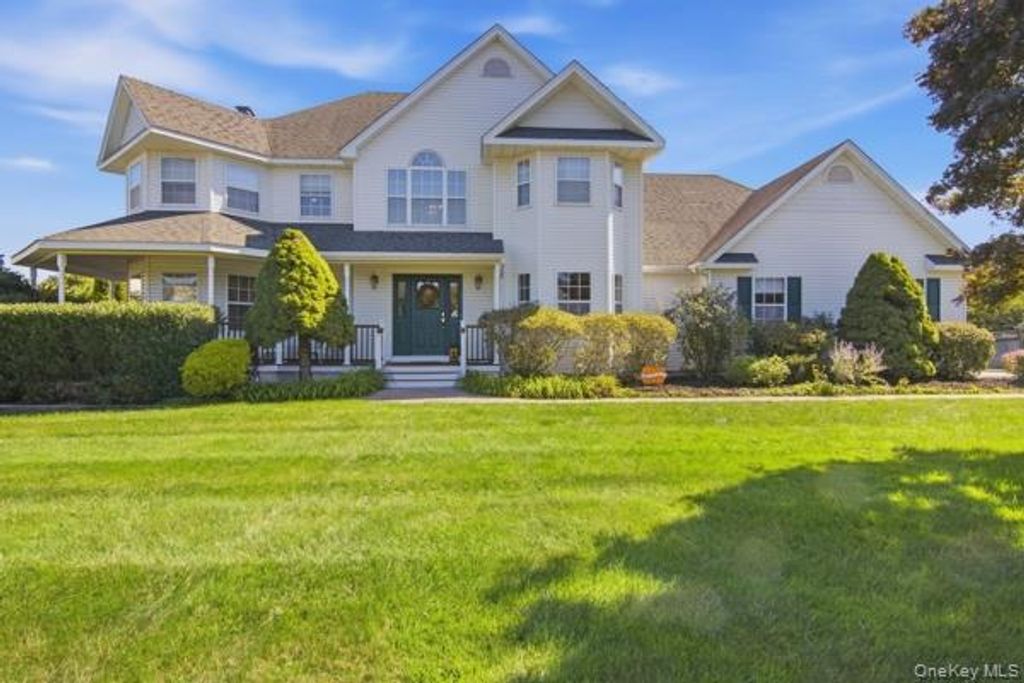 5 Old Neck Court, Manorville, NY 11949