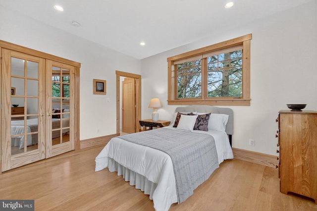 2136 POWHATAN ST, Falls Church, VA 22043