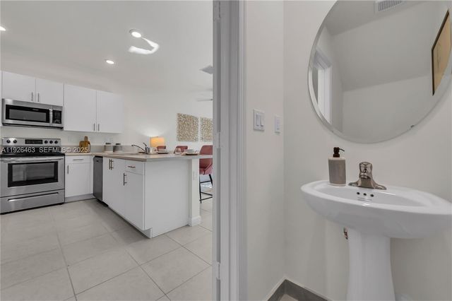 12976 SW 233rd Ter, Homestead, FL 33032