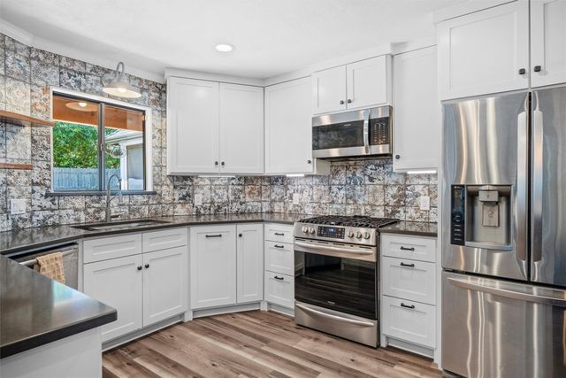 608 Gunnison Drive, Arlington, TX 76006