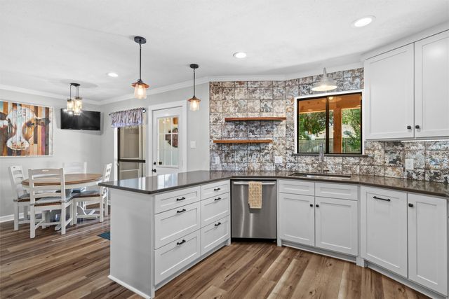 608 Gunnison Drive, Arlington, TX 76006