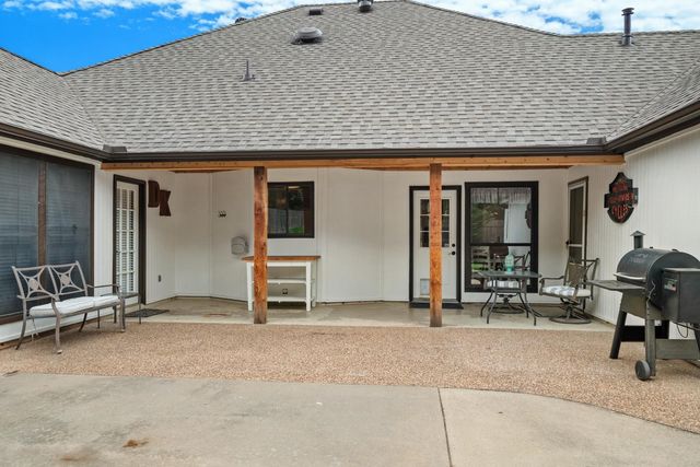 608 Gunnison Drive, Arlington, TX 76006