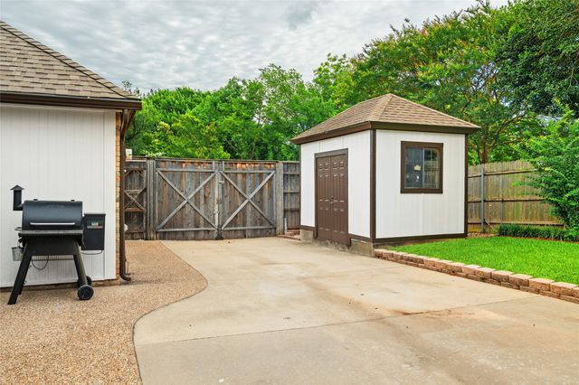 608 Gunnison Drive, Arlington, TX 76006