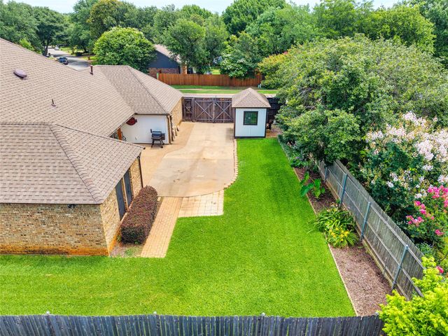 608 Gunnison Drive, Arlington, TX 76006