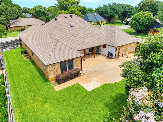 608 Gunnison Drive, Arlington, TX 76006