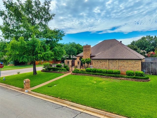 608 Gunnison Drive, Arlington, TX 76006