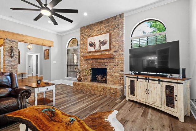 608 Gunnison Drive, Arlington, TX 76006