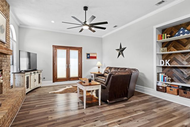 608 Gunnison Drive, Arlington, TX 76006