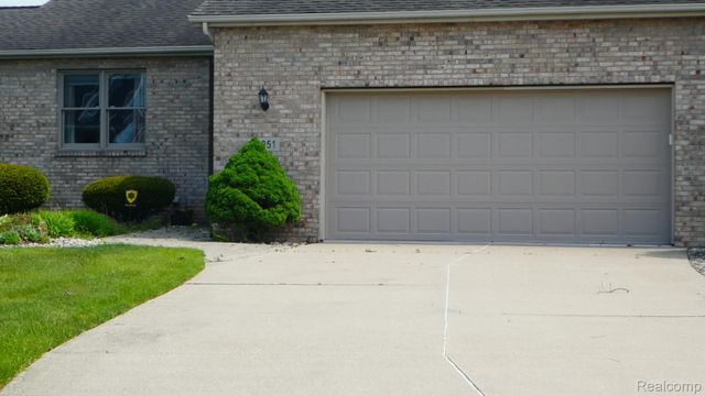 8051 Prestonwood Court, Flushing Charter Township, MI 48433