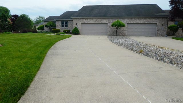 8051 Prestonwood Court, Flushing Charter Township, MI 48433