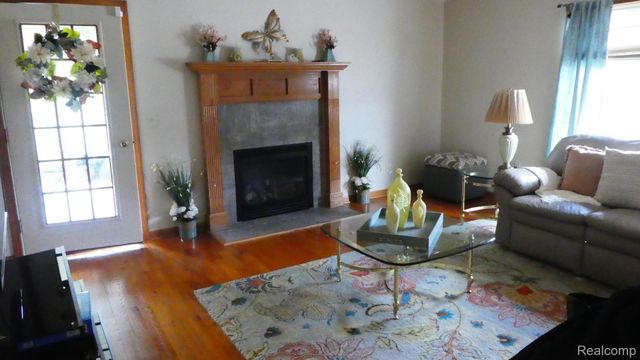 8051 Prestonwood Court, Flushing Charter Township, MI 48433