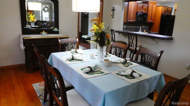 8051 Prestonwood Court, Flushing Charter Township, MI 48433