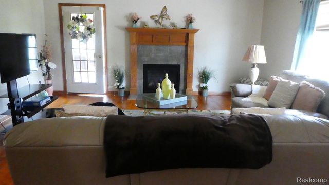 8051 Prestonwood Court, Flushing Charter Township, MI 48433