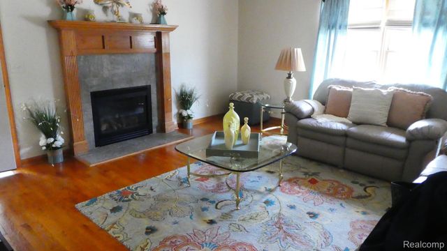 8051 Prestonwood Court, Flushing Charter Township, MI 48433