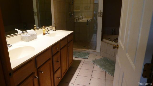 8051 Prestonwood Court, Flushing Charter Township, MI 48433