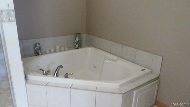 8051 Prestonwood Court, Flushing Charter Township, MI 48433