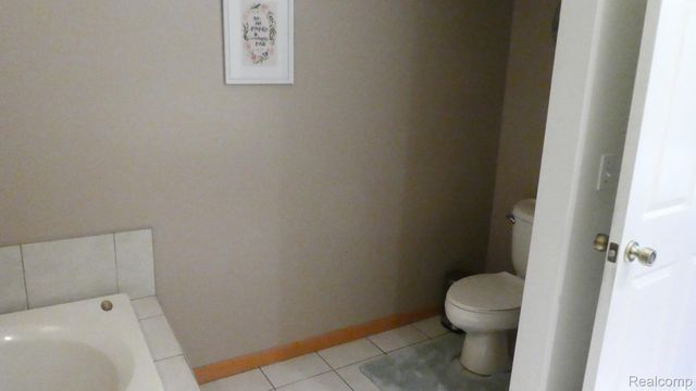 8051 Prestonwood Court, Flushing Charter Township, MI 48433